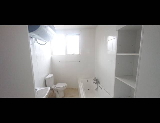 3 BEDROOM FLAT FOR SALE IN WESTRIDGE